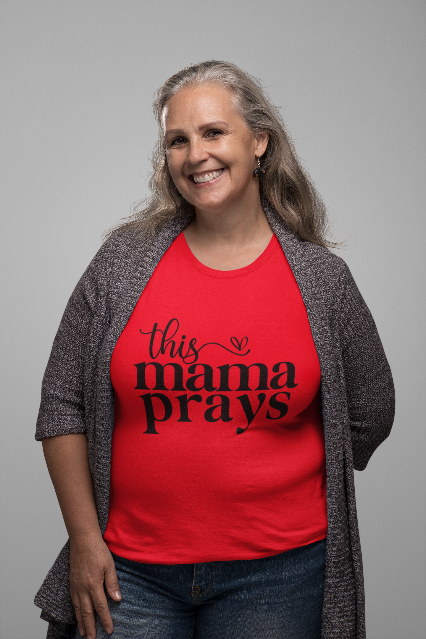 T-SHIRT - This Mama Prays